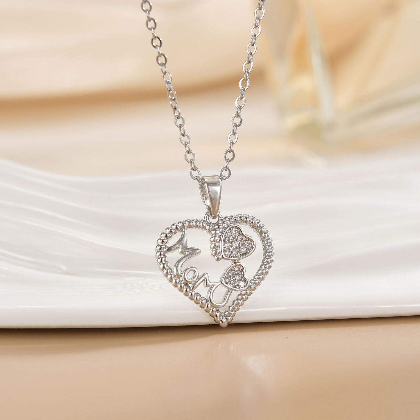 Elegant Heart MOM Necklace – Mother’s Day Gift in Gold & Silver