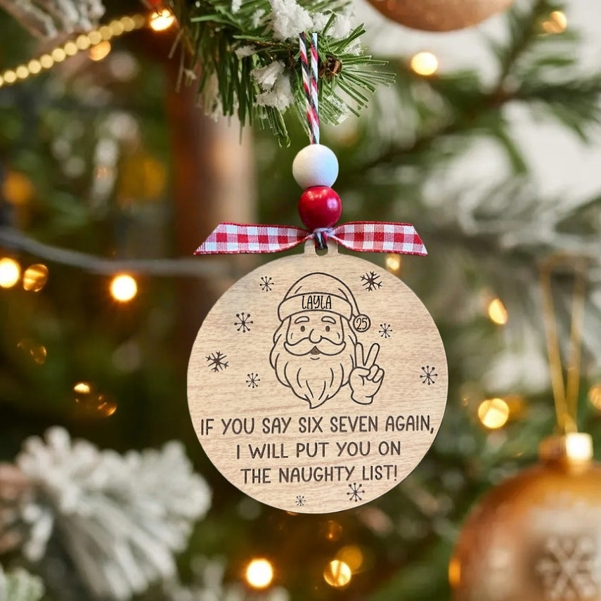 Individuell gestalteter, lustiger „Six Seven Santa“-Holzschmuck – Personalisierte Weihnachtsdekoration