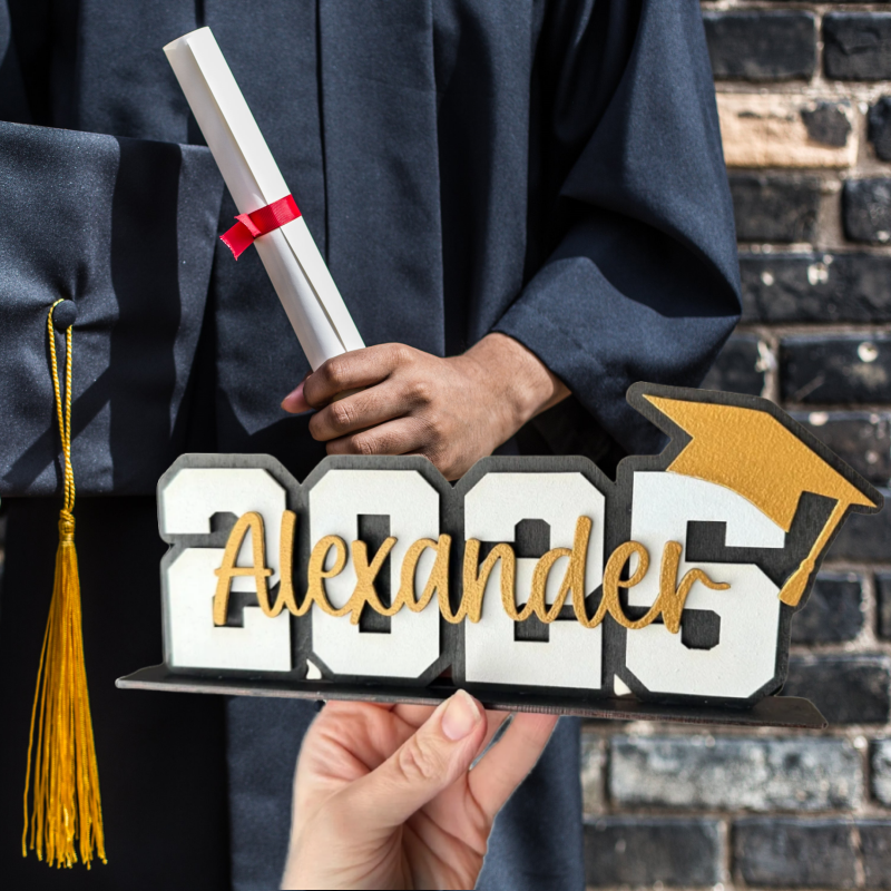 Personalized 2025 Wooden Graduation Sign – Custom Party Decor 🎓