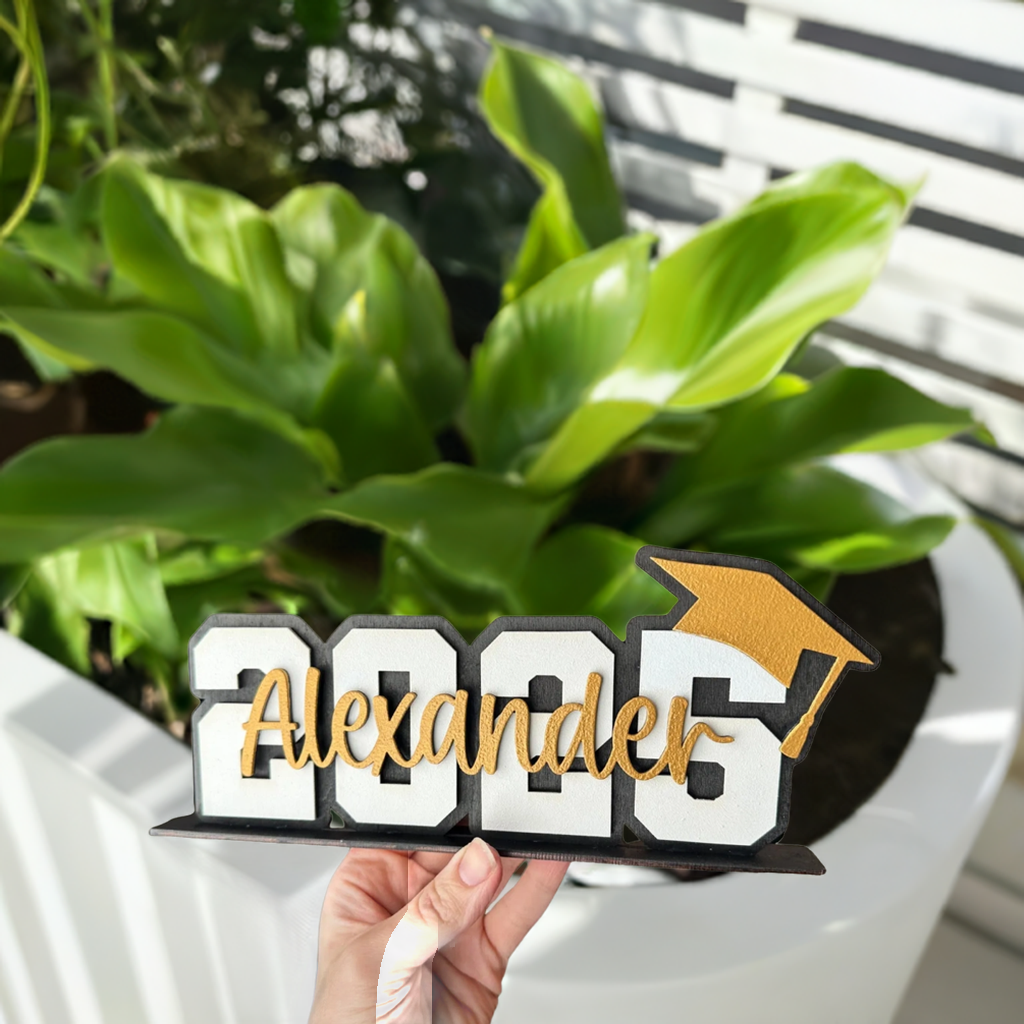 Personalized 2025 Wooden Graduation Sign – Custom Party Decor 🎓