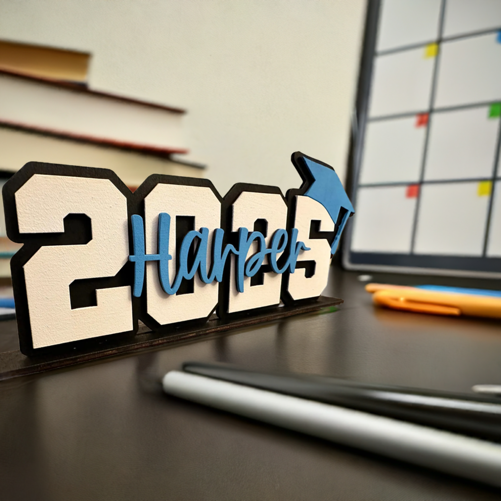 Personalized 2025 Wooden Graduation Sign – Custom Party Decor 🎓