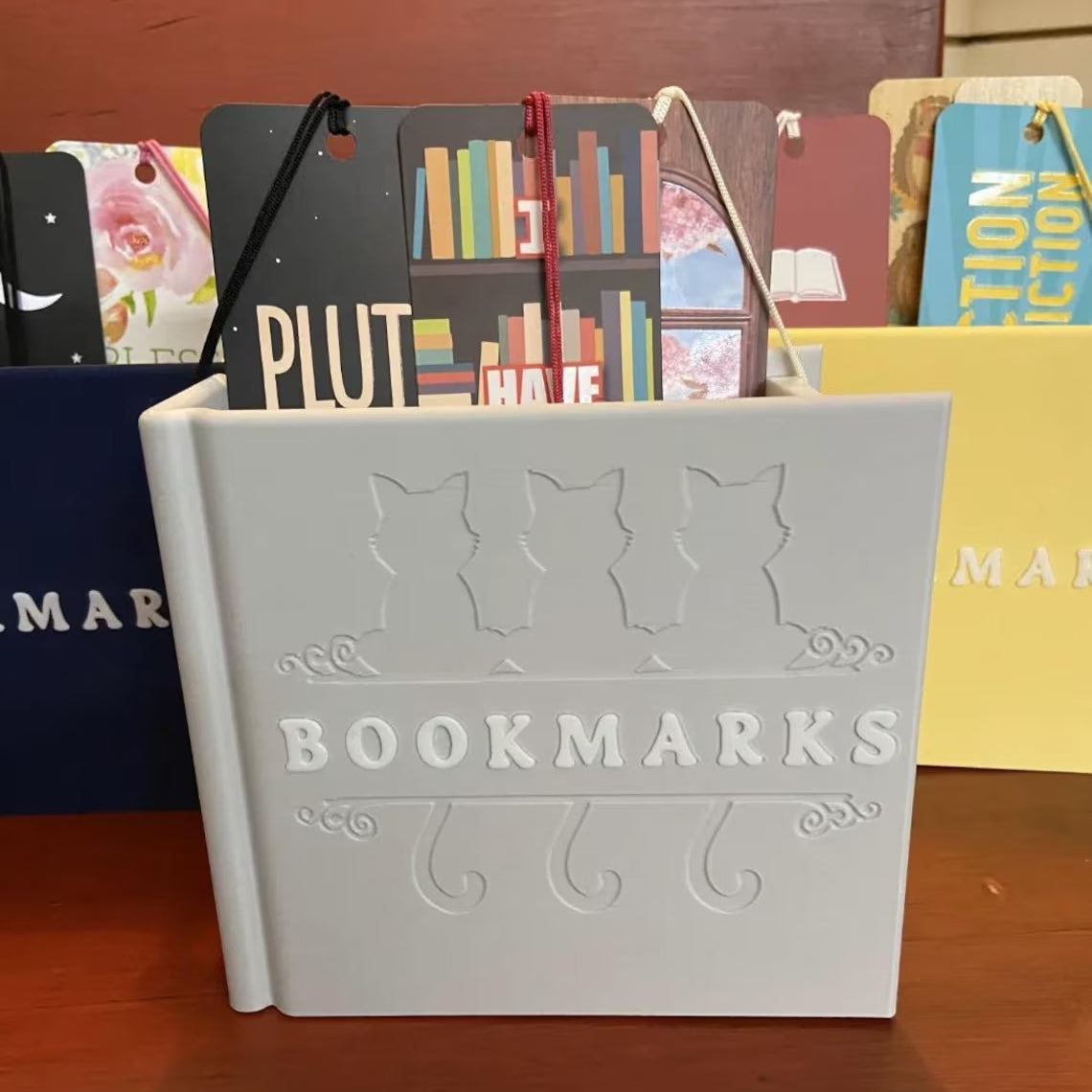 3D-Printed Bookmark Display Shelf – Unique Holder for Book Lovers