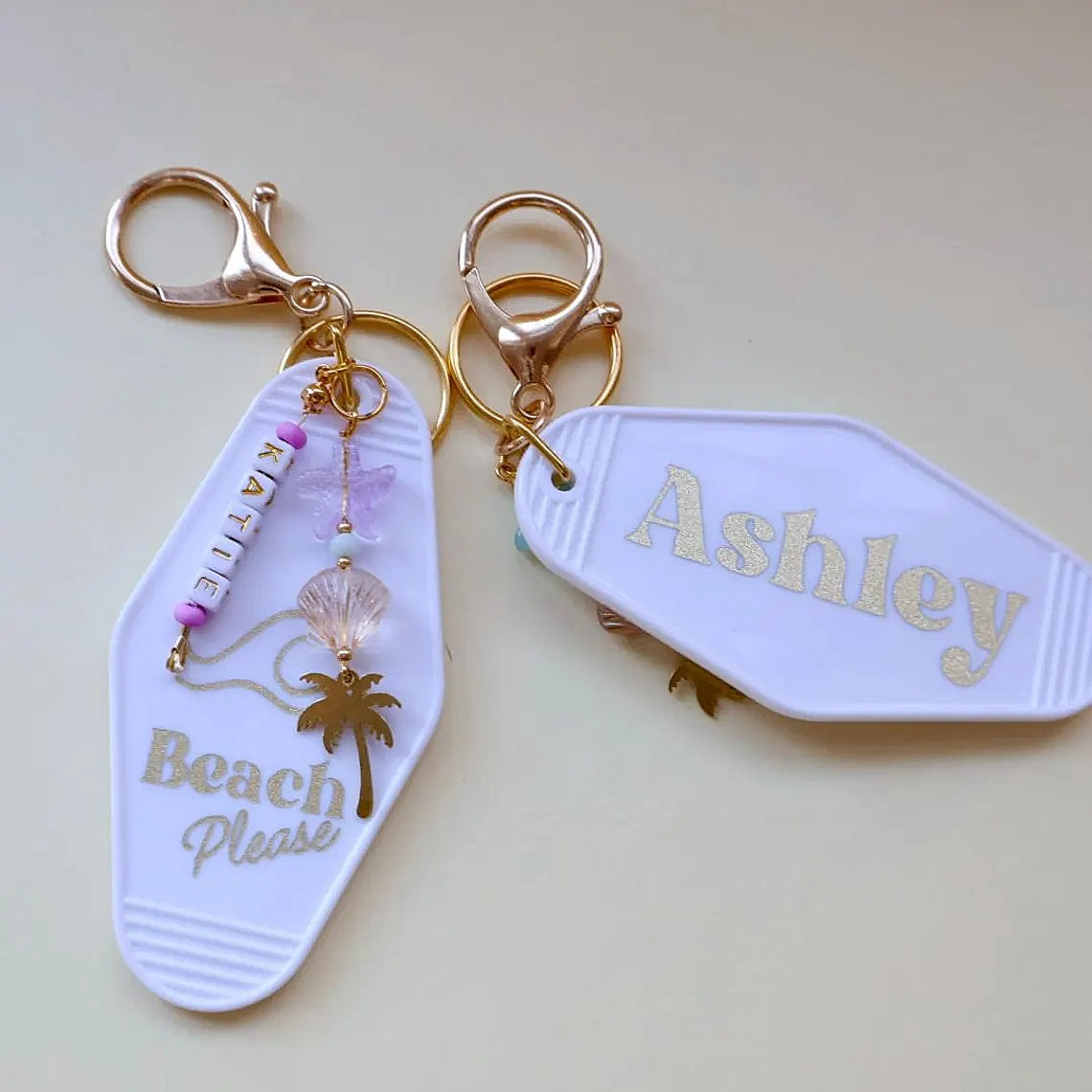 Custom Beach Motel Keychain – Seashell & Palm Tree Charm Gift