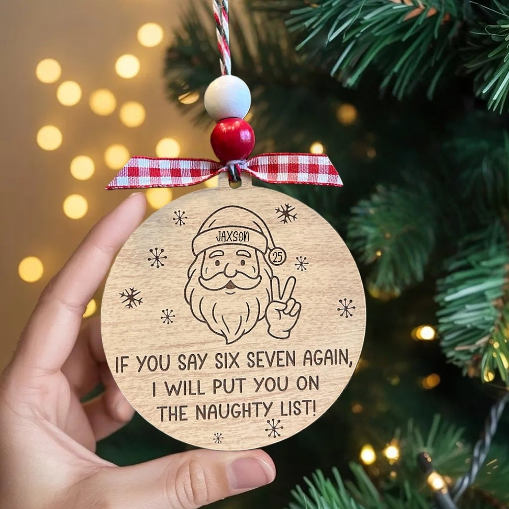 Individuell gestalteter, lustiger „Six Seven Santa“-Holzschmuck – Personalisierte Weihnachtsdekoration