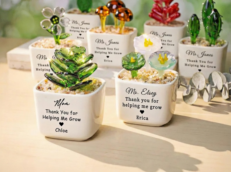 Personalisierter Sonnenblumen-Topf aus Buntglas als Geschenk