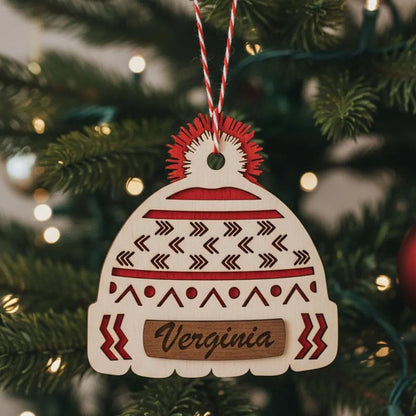 Personalisierte Weihnachtsmützen als Christbaumschmuck – Individuelle Namensdekoration