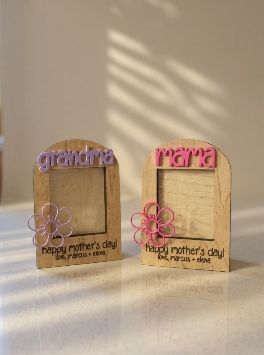 Personalisierter Fotorahmen-Magnet – Graviertes Blumengeschenk für Mama