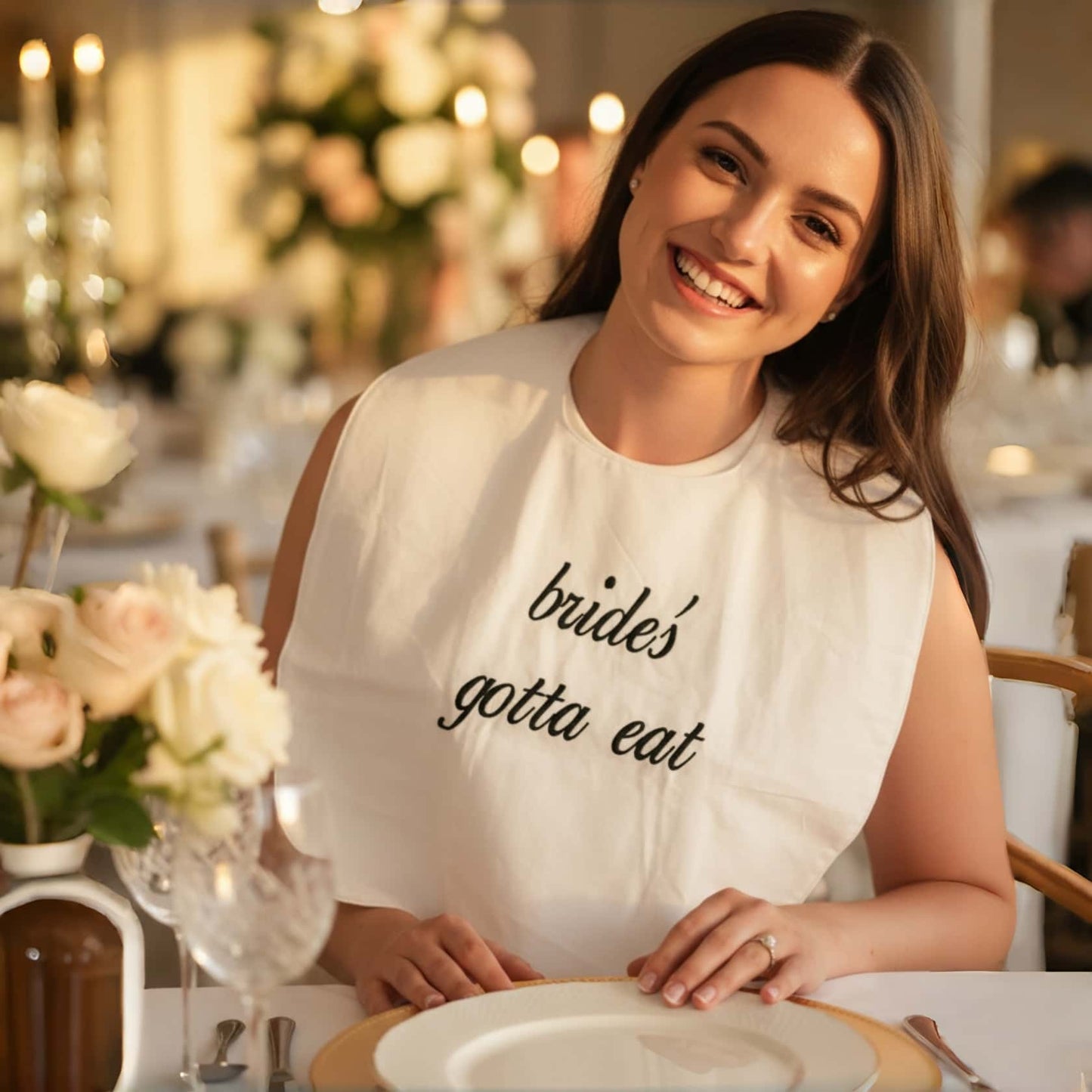 „Bräute müssen essen“-Lätzchen – Personalisiertes, besticktes Lätzchen für Brautparty und Hochzeit