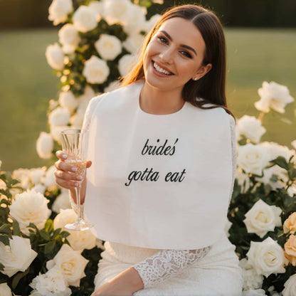 „Bräute müssen essen“-Lätzchen – Personalisiertes, besticktes Lätzchen für Brautparty und Hochzeit