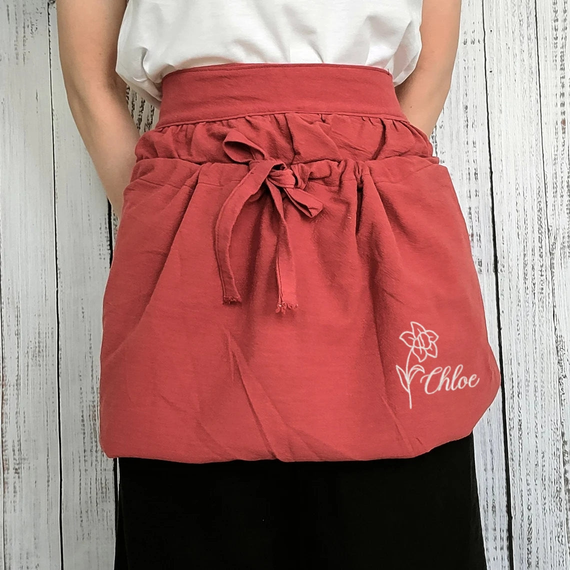 Personalized Gardening Apron with Birth Flower | Embroidered Cotton Linen Garden Apron