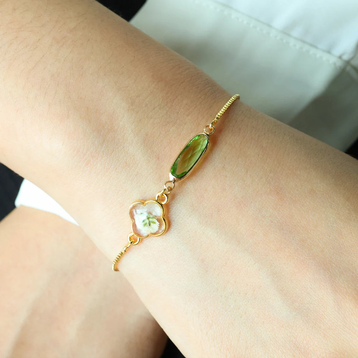 Custom Baby's Breath Birthstone Bracelet for Mom Gift