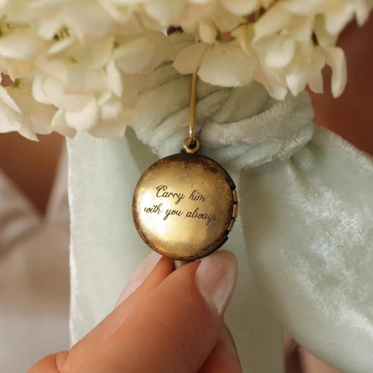 Bridal Bouquet Locket Pin – Personalized Photo Keepsake for Wedding