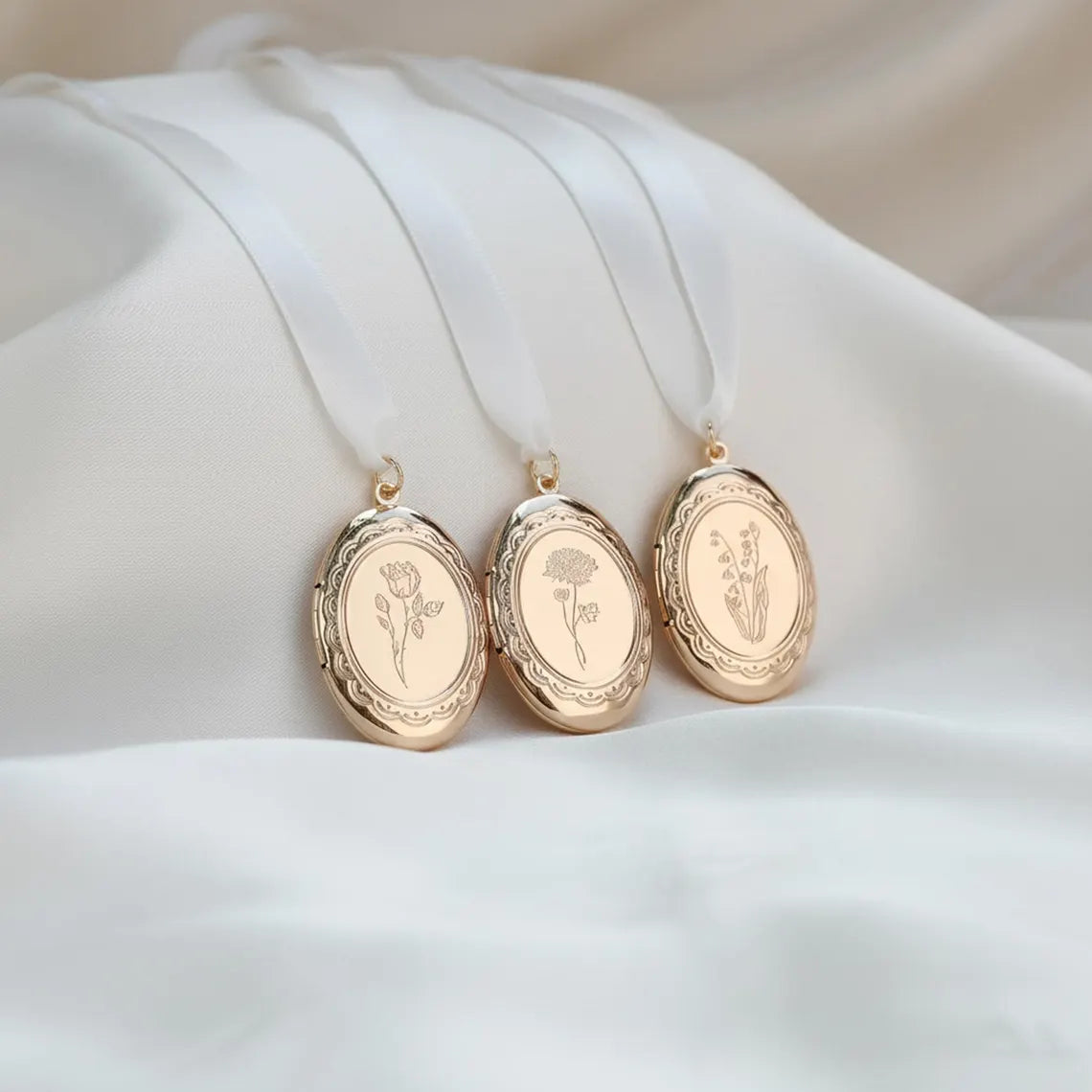 Custom Bridal Bouquet Charm Locket – Birth Flower & Photo