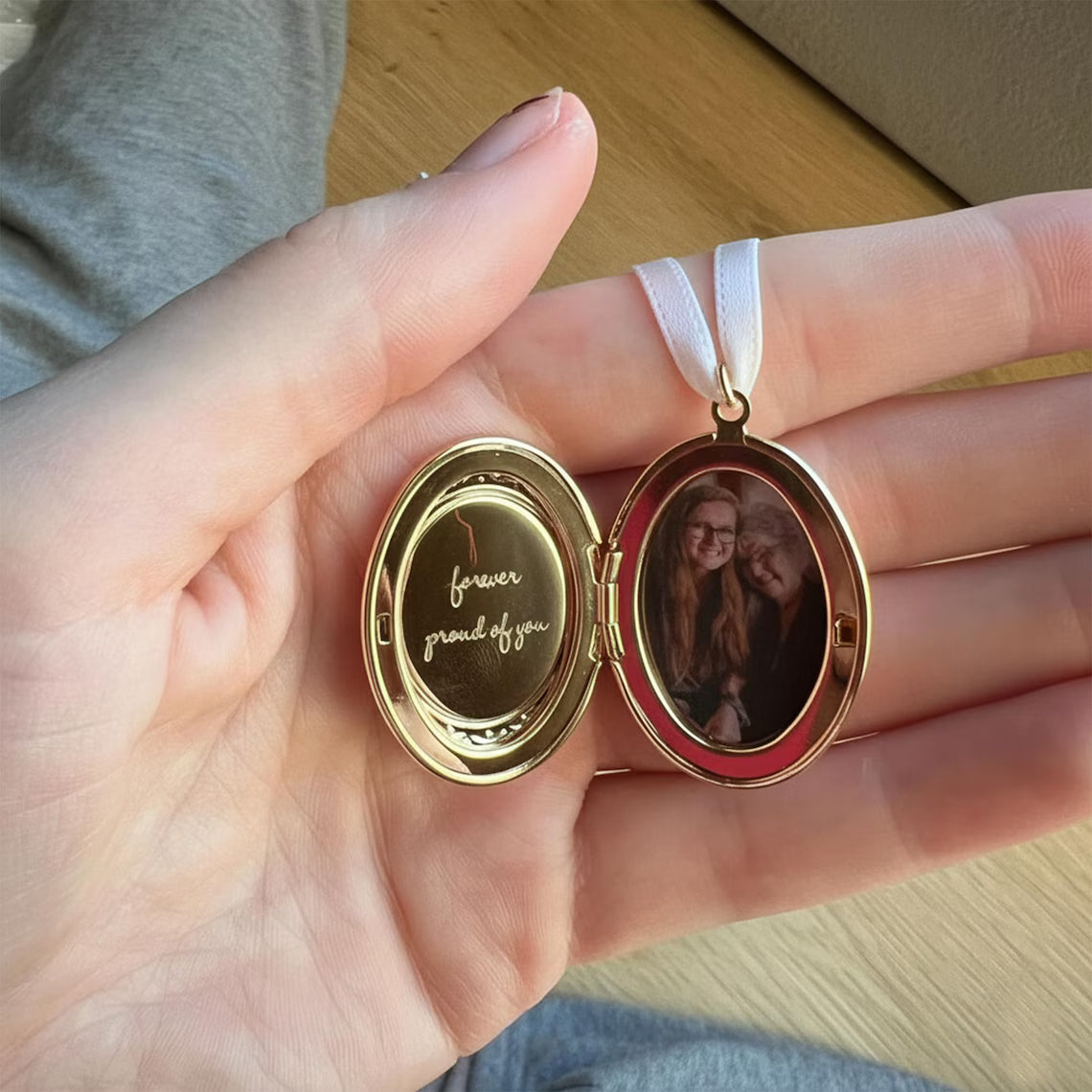 Custom Bridal Bouquet Charm Locket – Birth Flower & Photo