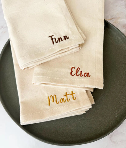 Personalisierte Festtagsserviette | Individuell bestickte Stoffserviette mit Namen für Weihnachten