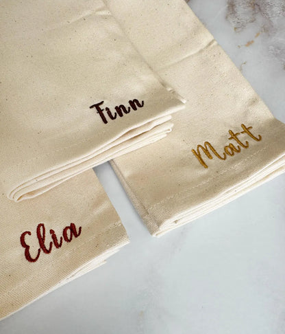 Personalisierte Festtagsserviette | Individuell bestickte Stoffserviette mit Namen für Weihnachten