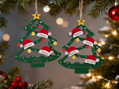 Décoration de Noël familiale en bois personnalisée 2025 – Noms sur les chapeaux