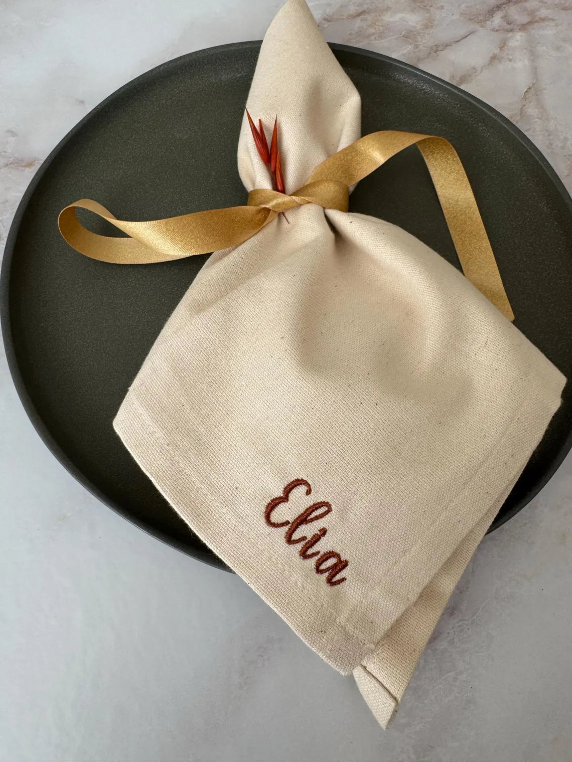Personalisierte Festtagsserviette | Individuell bestickte Stoffserviette mit Namen für Weihnachten