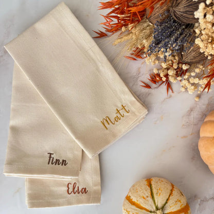 Personalisierte Festtagsserviette | Individuell bestickte Stoffserviette mit Namen für Weihnachten