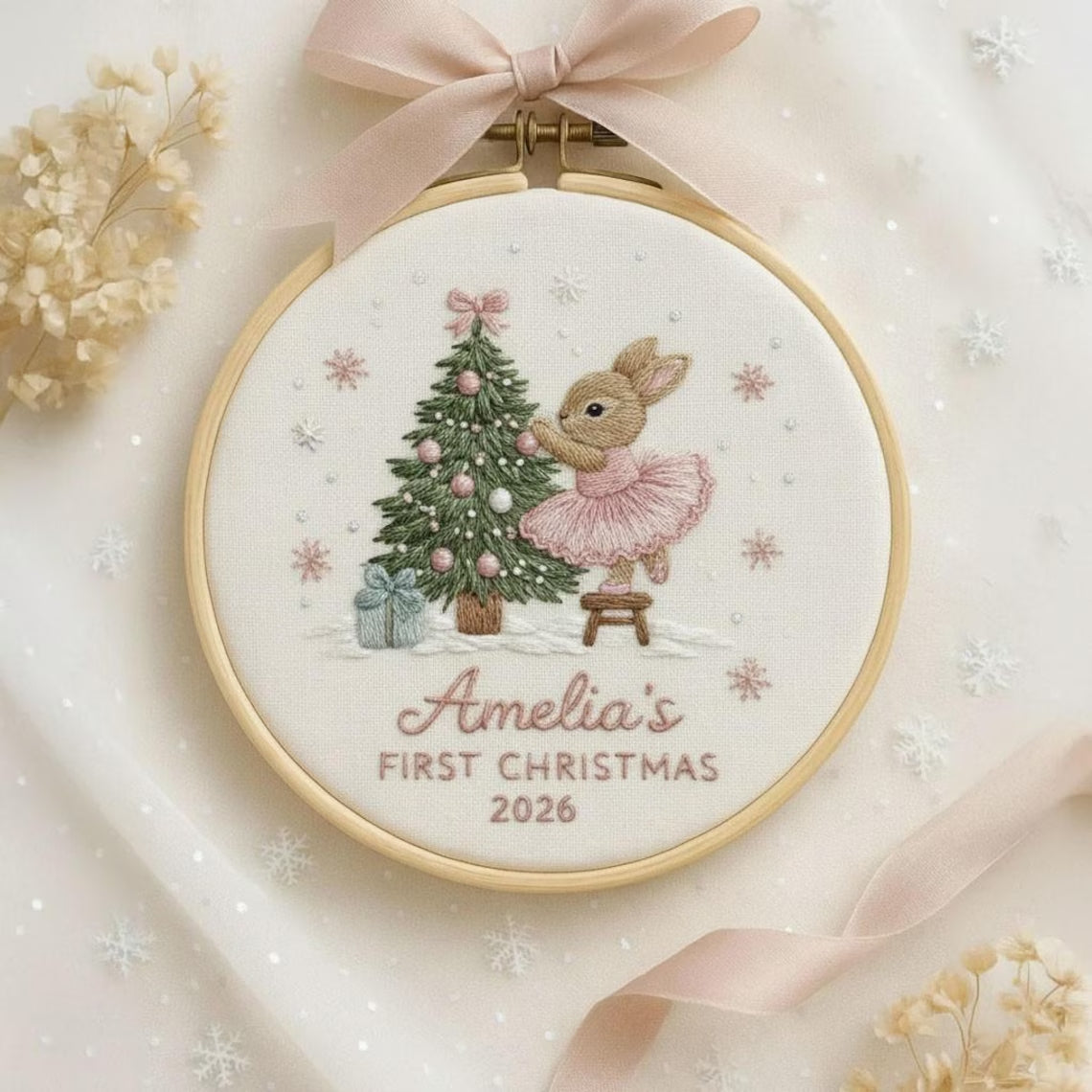 Individuell gestalteter, gestickter Weihnachtsschmuck mit Waldtiermotiv für Babys erstes Weihnachtsfest
