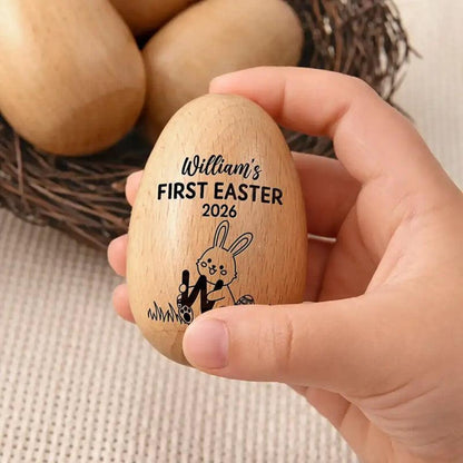 Personalisierte Ostereier-Rassel aus Holz mit individuellem Jahresnamen