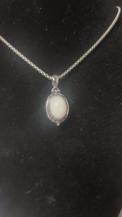 Luna Lume Glow Necklace | Magnetic Light Moon Pendant Jewelry